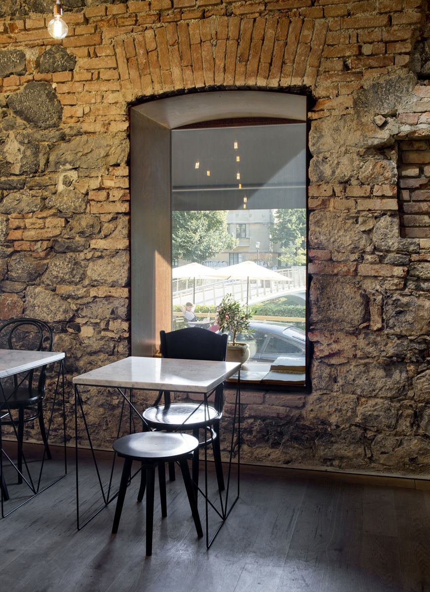 卢布尔雅那小酒馆 | 感受复古老墙魅力
