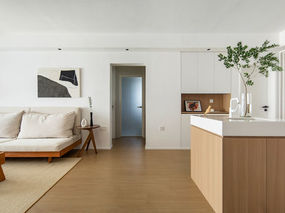 原木色+大白墙，打造简单温馨的住宅。