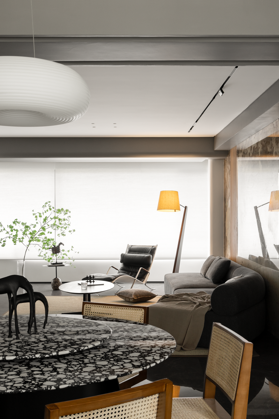 习本设计| 光线和材质共同营造的现代温暖雅宅