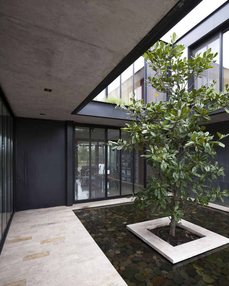 La Magnolia House / Martin Gomez Arquitectos