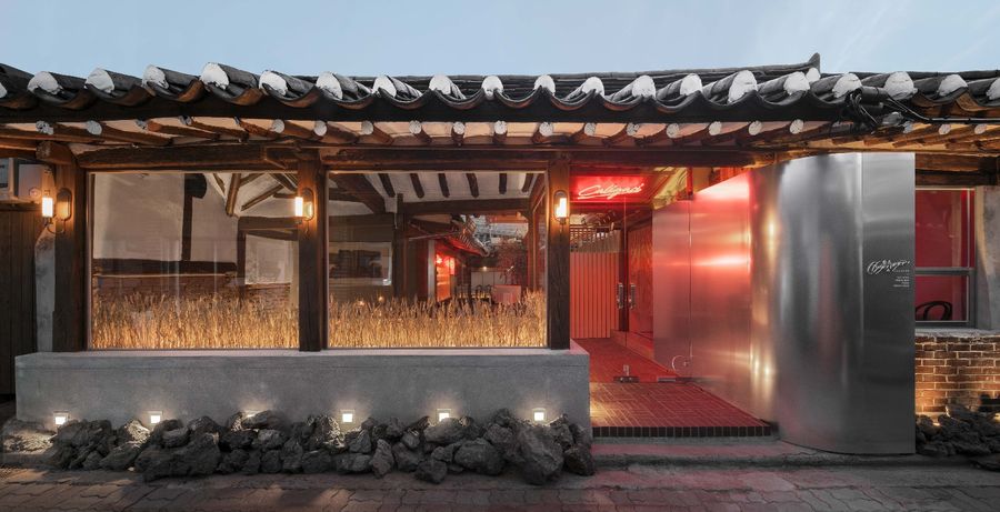 河豚设计师丨首尔老建筑现代 CALIGARI 酒吧 