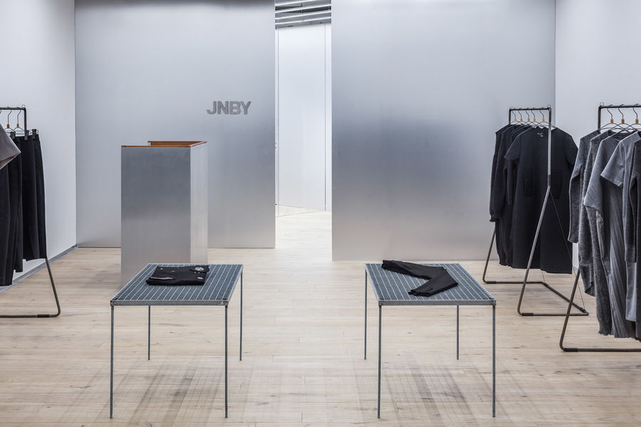 自然简洁的服装店 | JNBY 立陶宛店