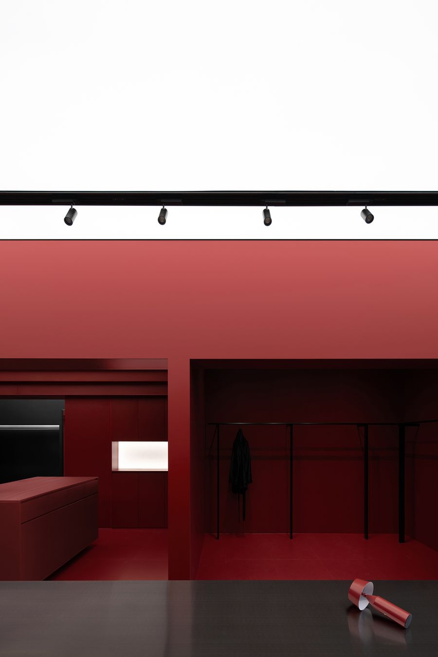 本白设计×MOOLEE 买手店丨时空之盒，RED or BLACK？