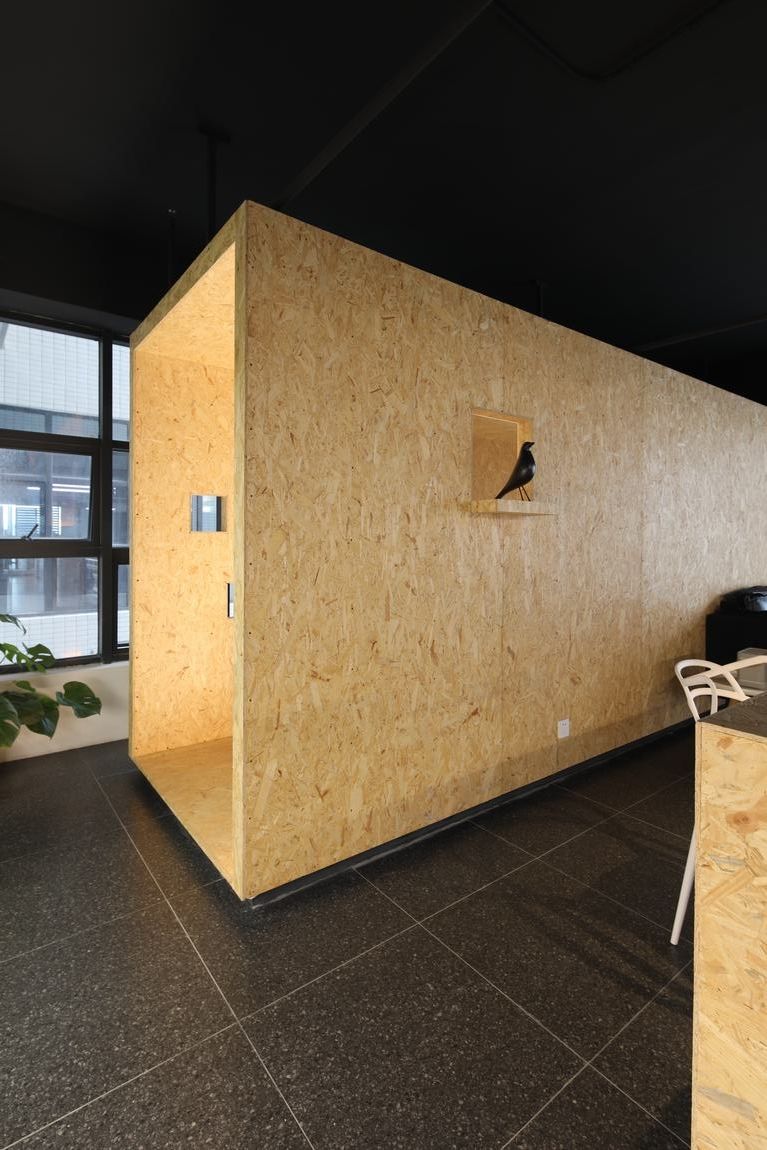 方形木盒办公空间新体验 | 黑白木设计