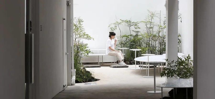 MAOOM | 192㎡韩国咖啡店，把家具做成了一片片“云朵”