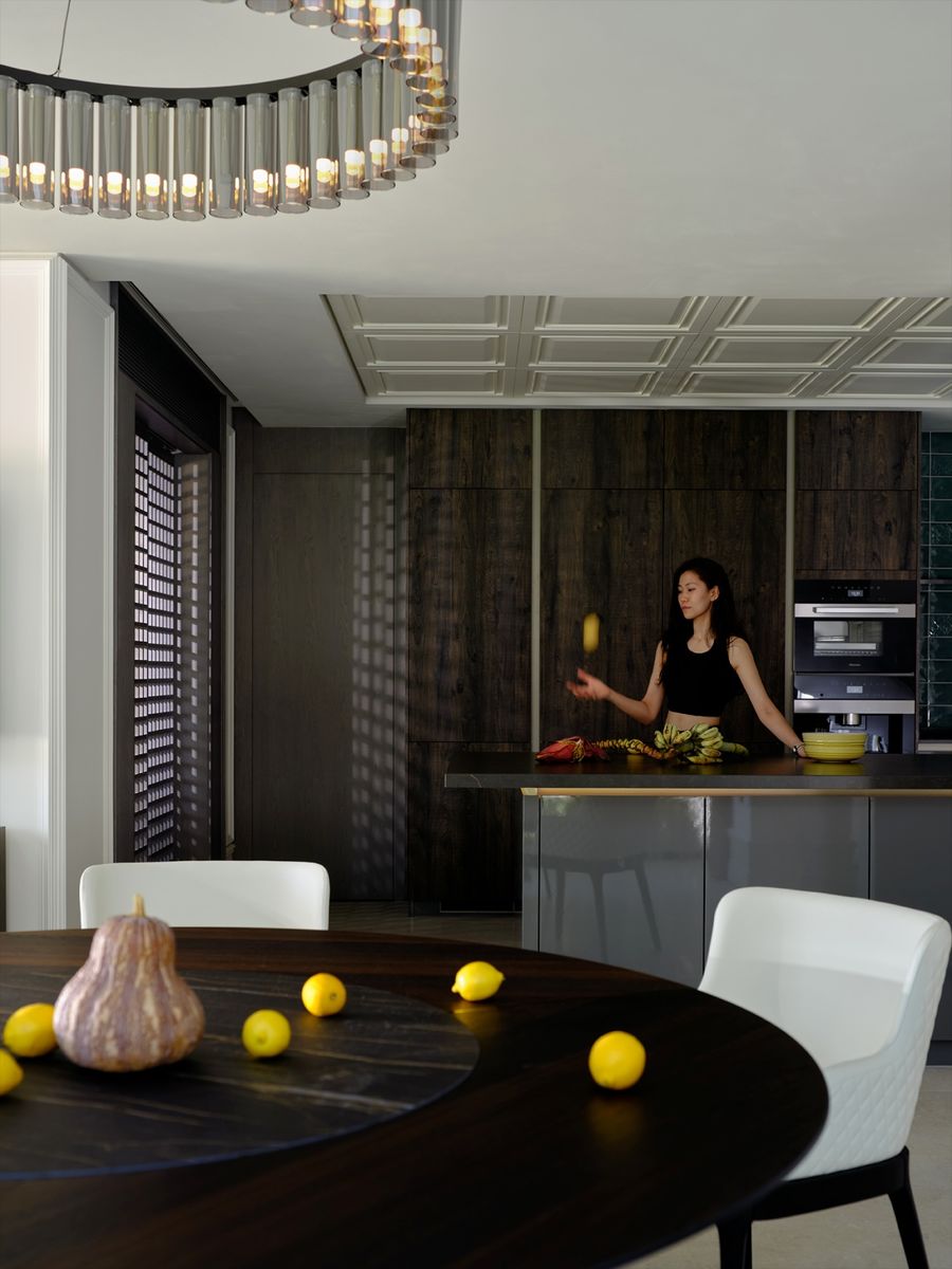 上邸空间设计 | 上海 600㎡​ 气质别墅，温润的和谐之境 