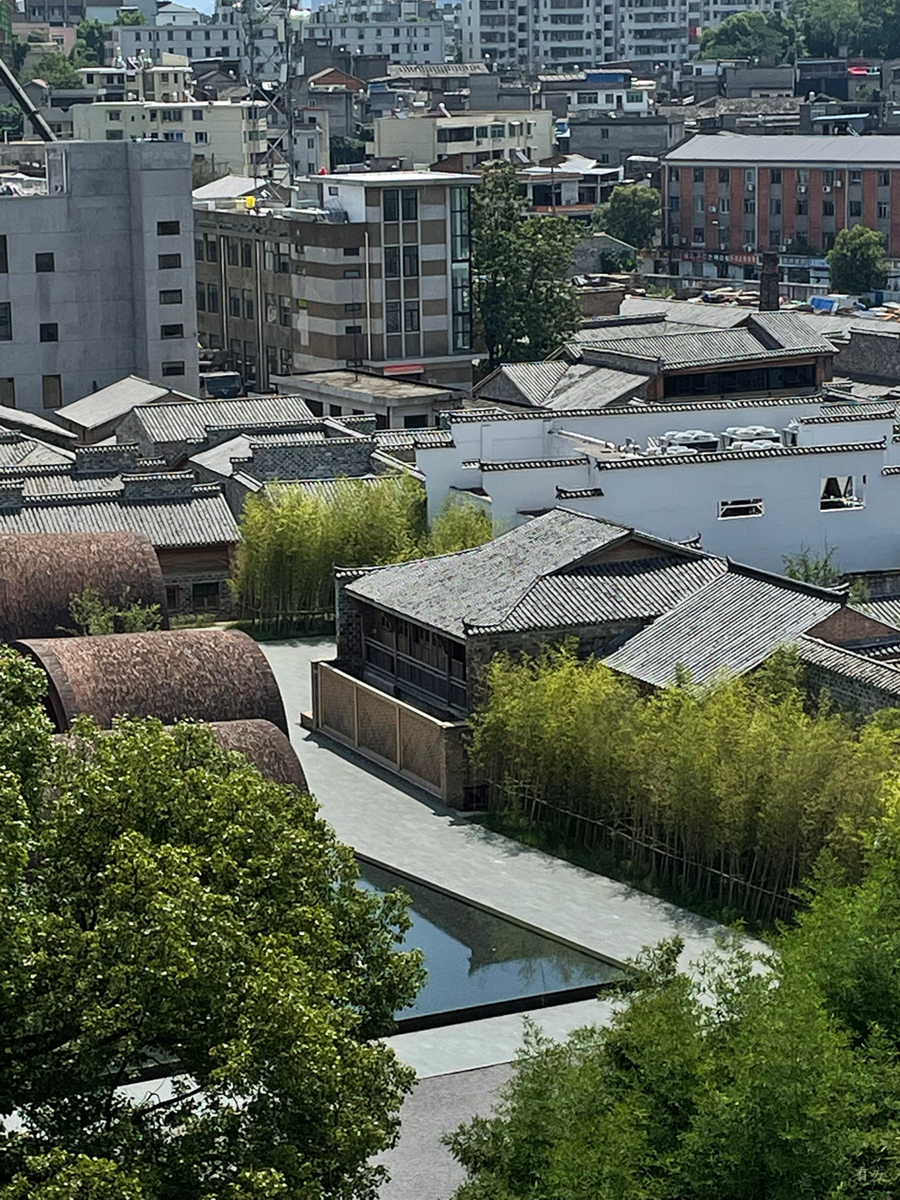 餐饮