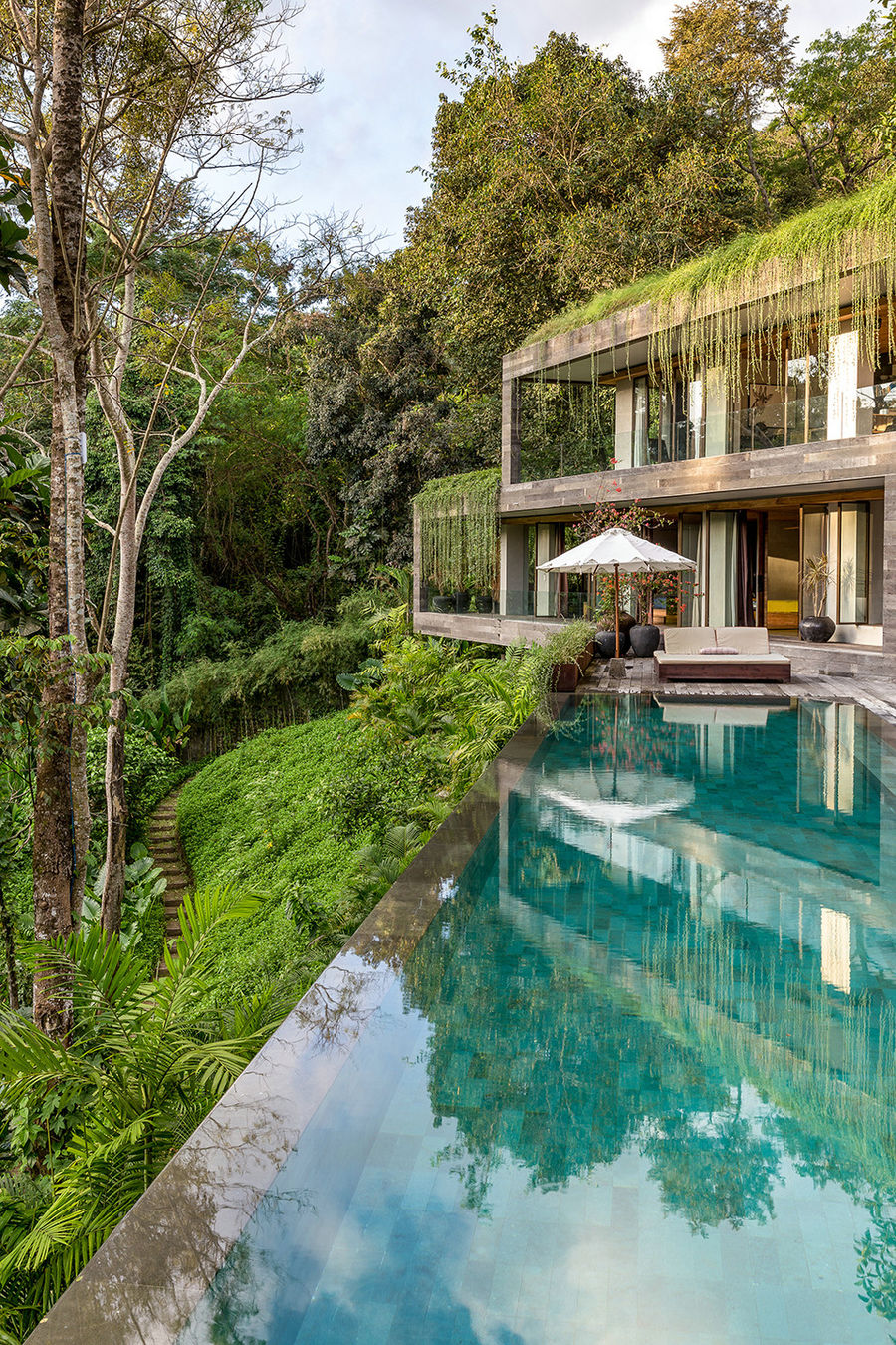 巴厘岛，完美结合地形的奢华别墅