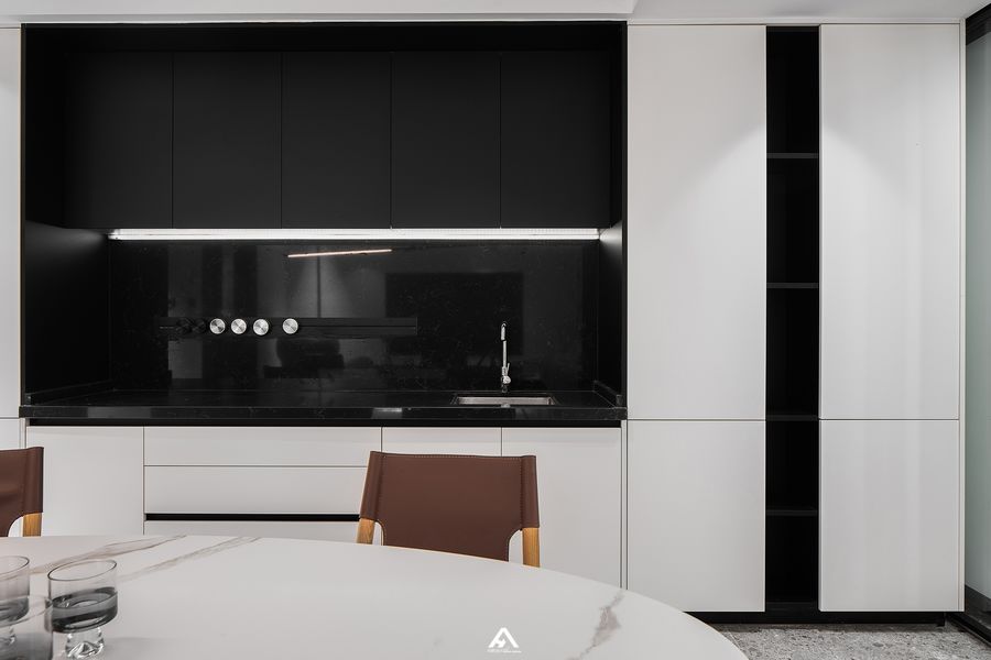 南昌阿鹤设计丨这个黑白分明的家，温暖又不失设计感