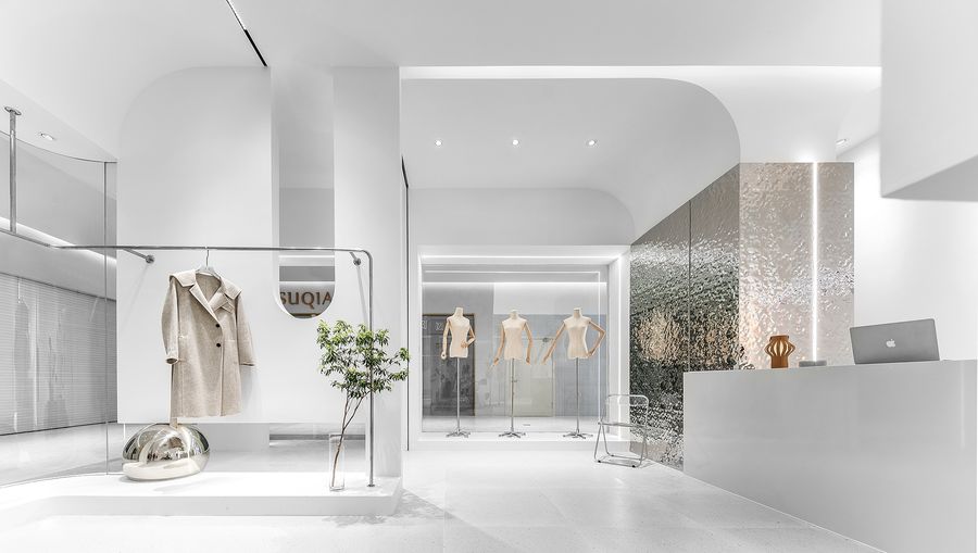 EC空间设计丨现代、极简、随性且克制的女装服装店