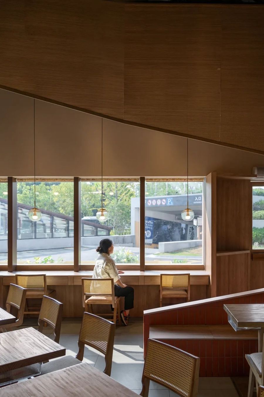 越過山丘：好好彩啫啫煲餐廳 | 其實建筑