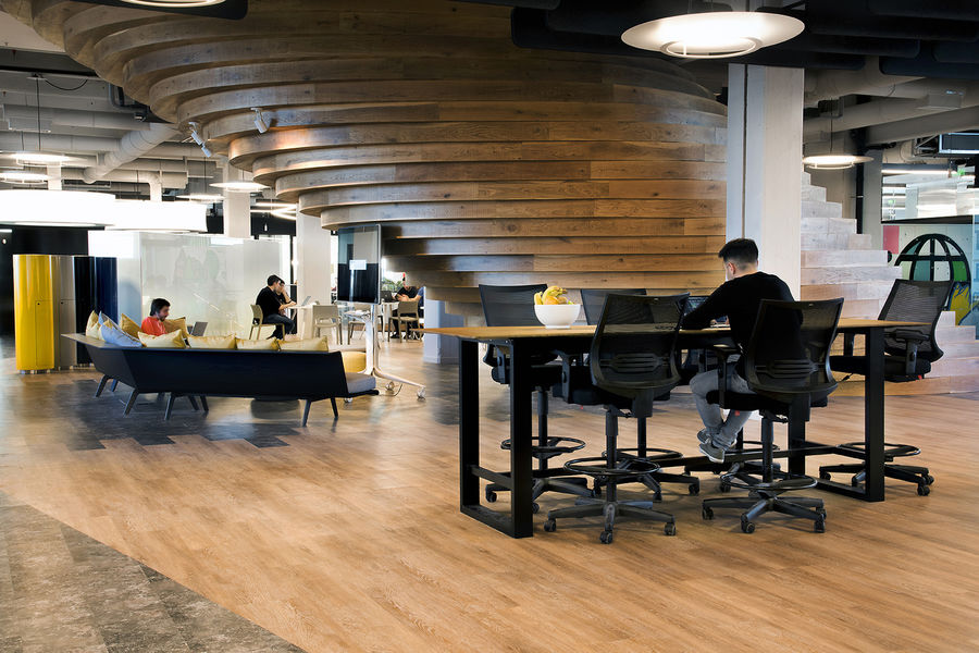 Estudio Elia Irastorza | Mercado Libre辦公室，靈動的社交樓梯 