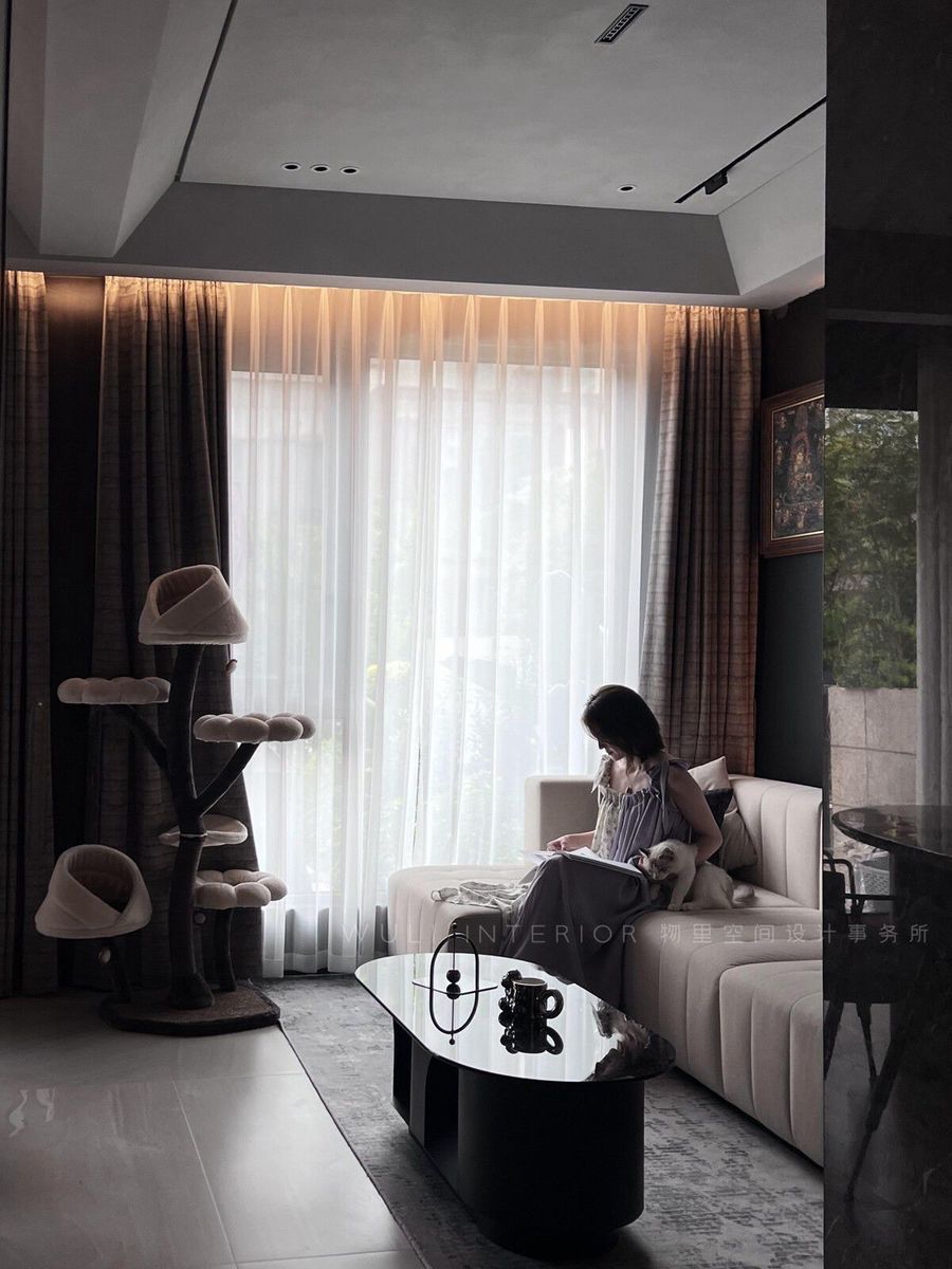 李越&兰茜 | 320㎡黑域奢境，精致舒适的时尚之家 