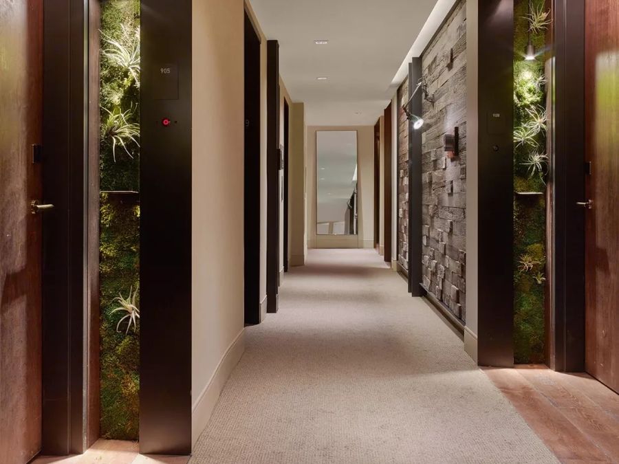 J&S设计联合机构 l 融合自然和原始元素的酒店