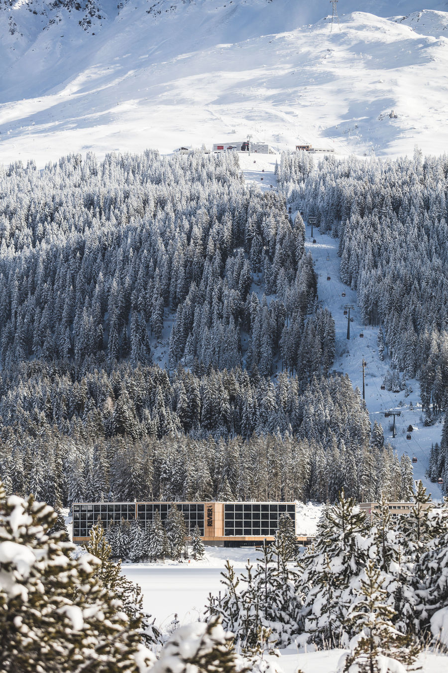 极简的奢侈品自然 · 雪山中的酒店