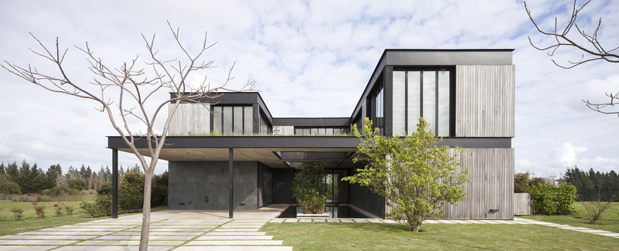 La Magnolia House / Martin Gomez Arquitectos