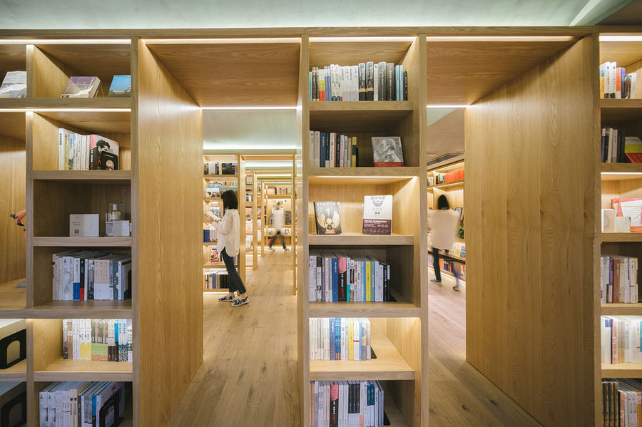 梧桐树下，偶遇上海最美洋房书店！