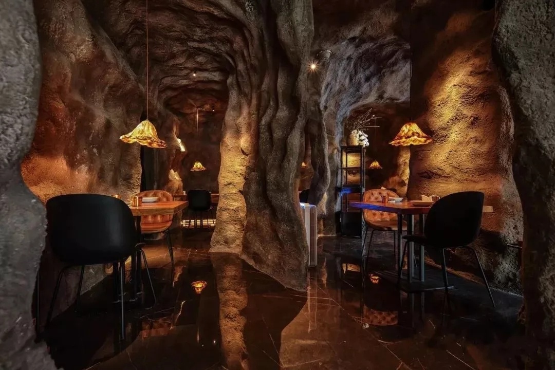 厚浪设计丨汉阳馆：开在商场里的洞穴餐厅，包裹着餐食的炭火鲜香
