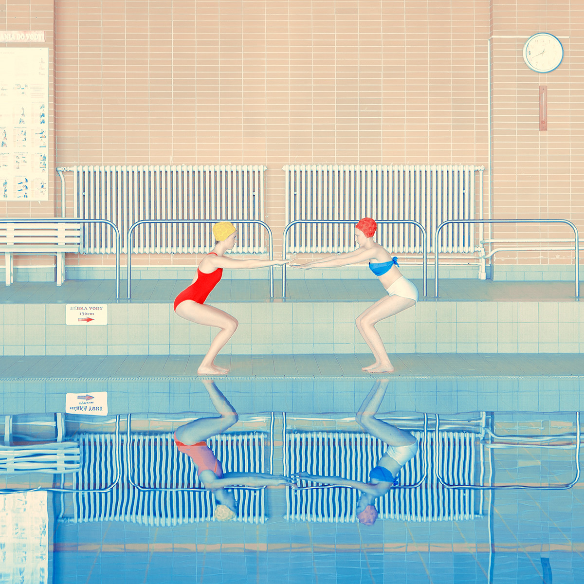 【配色灵感】缤纷马卡龙 | 游泳池里惊艳了的时光