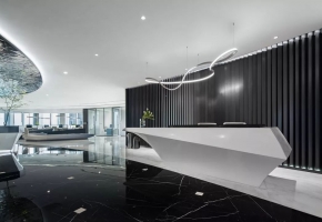 深圳湾畔第一高楼建成，两个办公室设计案例欣赏