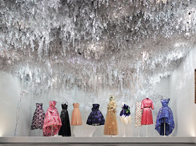 Dior 70周年纪念展 ——迷人的纸花园