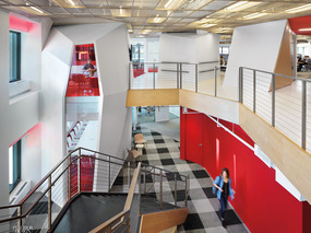 打破障碍的办公室装修设计 - 贯穿的红色