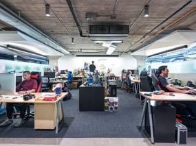 旧金山星际游戏办公室，顺应独特建筑设计的几何折面空间 | Costa Brown