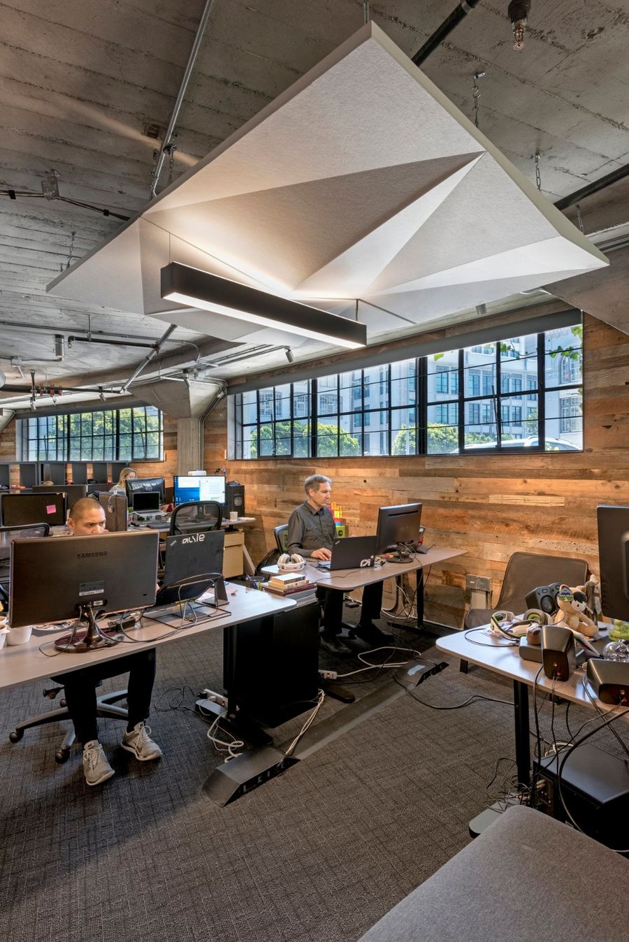 旧金山星际游戏办公室，顺应独特建筑设计的几何折面空间 | Costa Brown