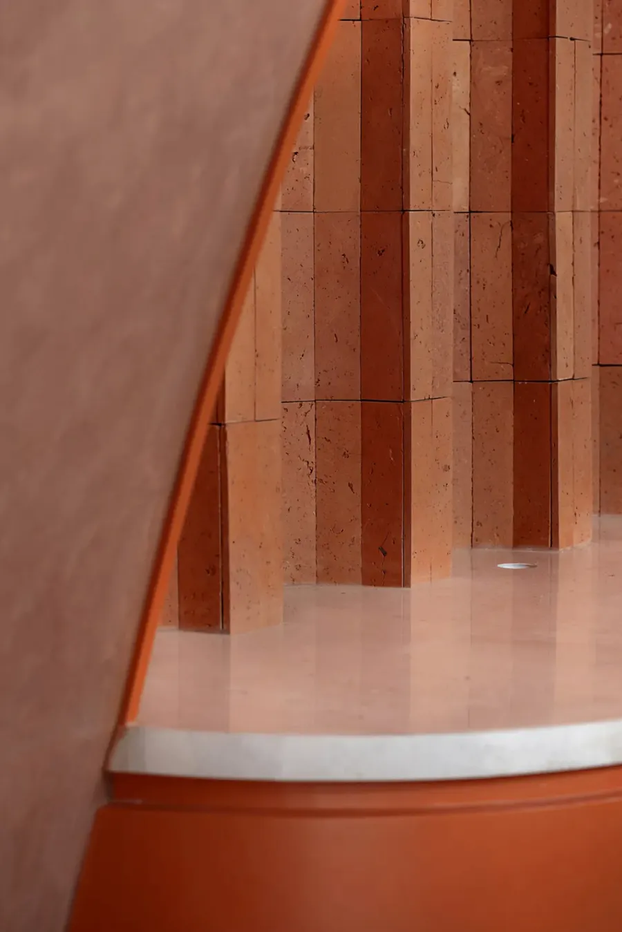 Geemo Design 治木设计 | 火山石+红砖，47㎡球形空间的暧昧与冲突！