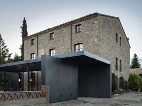 工业灰西班牙现代地窖式别墅 
