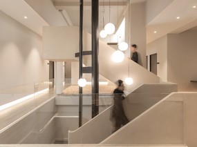 青島咖啡店改造設計丨咖啡空間與美容空間相遇，舒緩與自由交織延伸