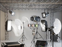 3ddd网站的一组摄影工作室灯光设备配件模型。