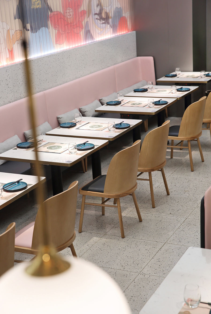 深圳餐厅设计，古典主义新玩法，打造抢眼的火锅店面！