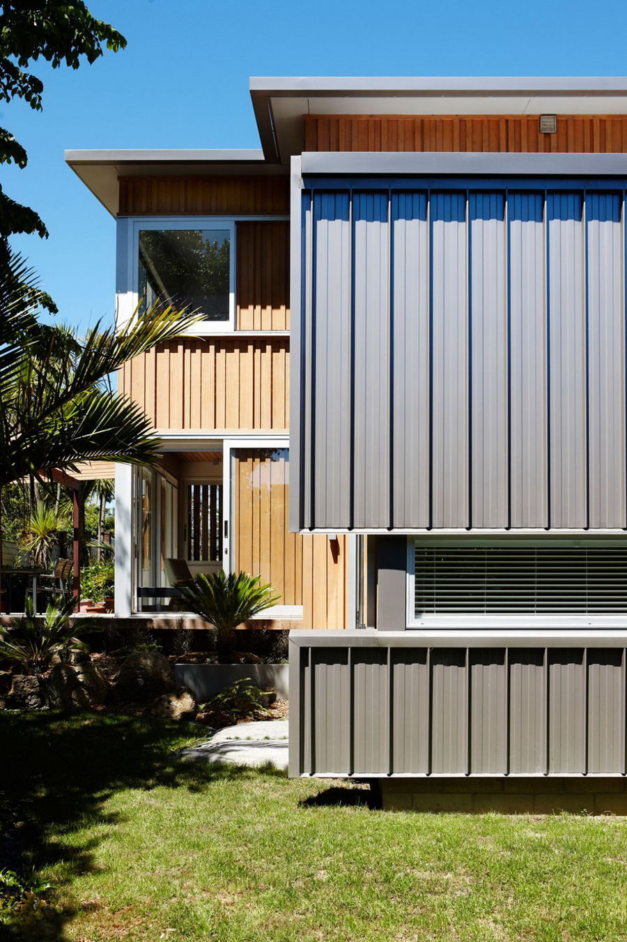 棕榄树丛中的木房子——Strachan Group Architects