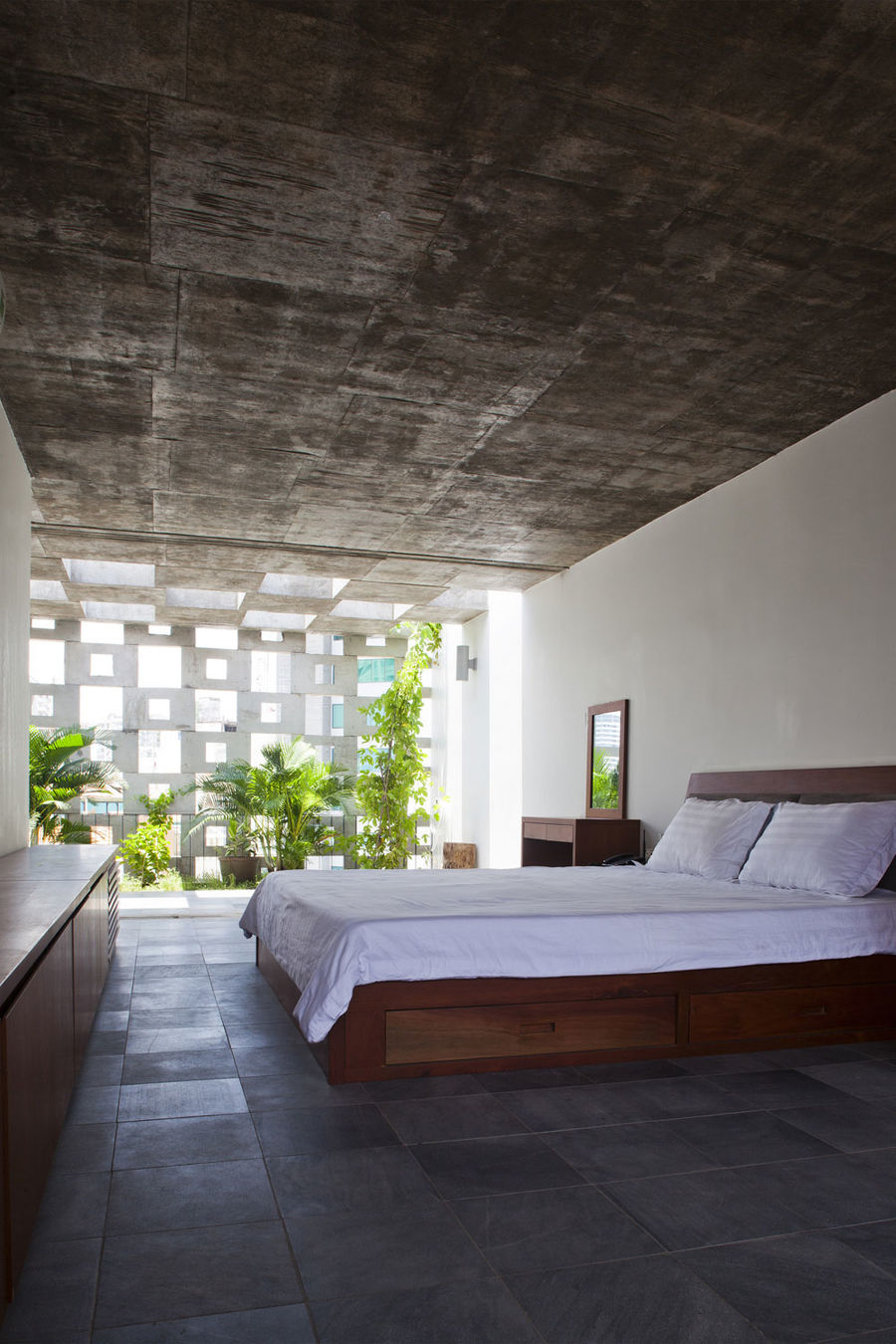 胡志明市花園式住宅——Vo Trong Nghia Architects