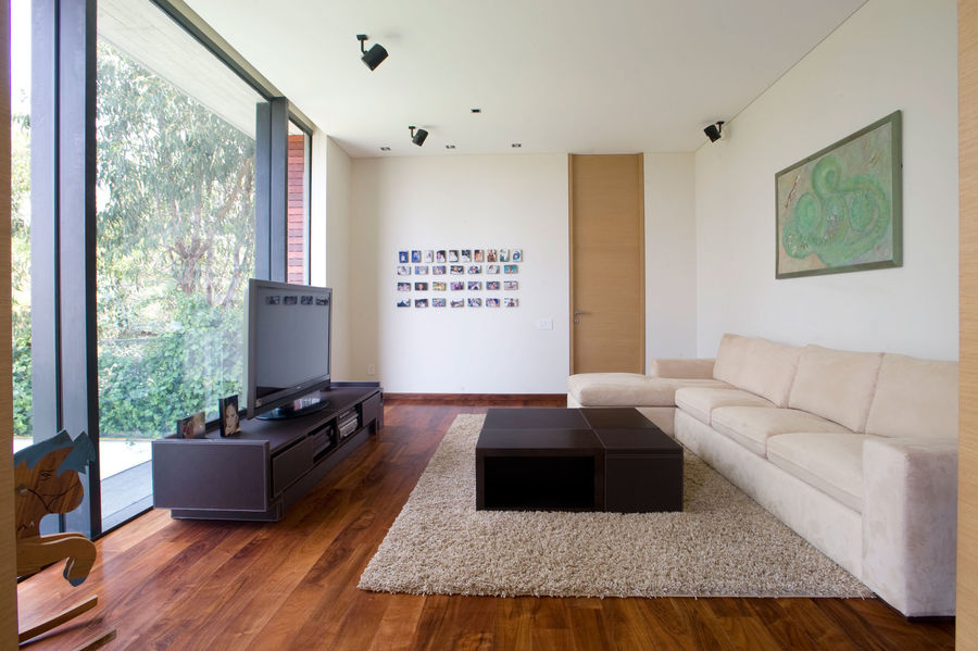 對稱的現代別墅——Serrano Monjaraz Arquitectos