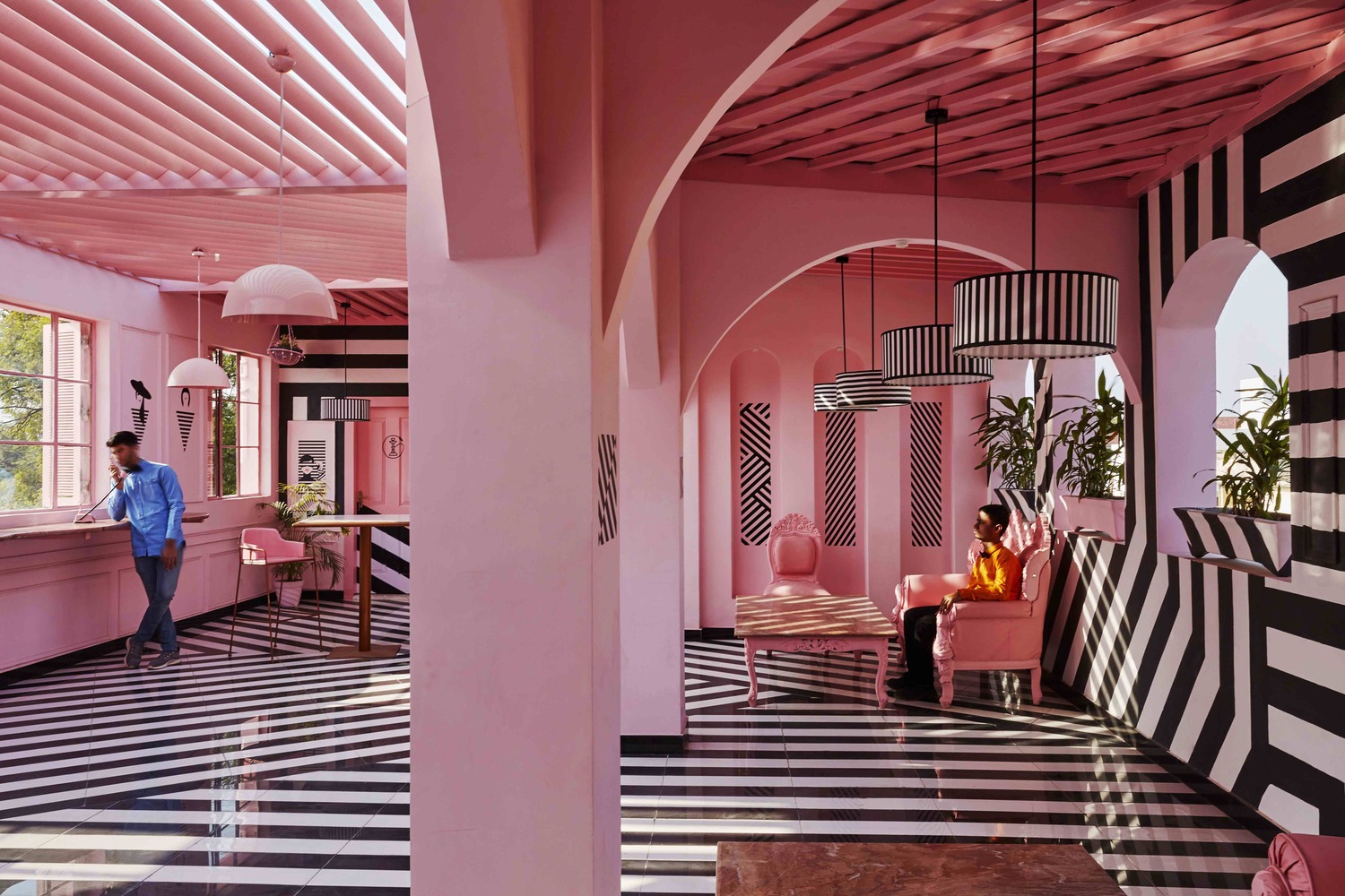 粉红斑马套装的住宅——Renesa Architecture Design Interiors