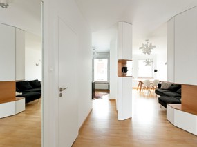 波兰中性风格的有趣公寓——mode:lina architekci
