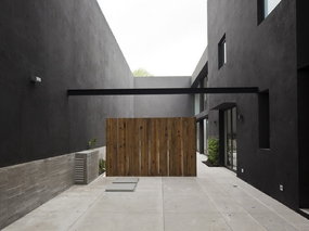 不规则的灰褐色住宅——DCPP Arquitectos