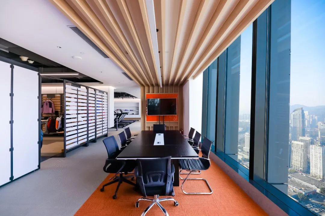 朗生商业空间案例 |「京基滨河时代办公室」可临空俯瞰、登高远眺的别致空间