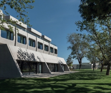 Georges Batzios Architects丨阿提卡办公楼改造，希腊