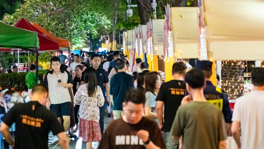 八卦一路美食街国庆爆火，园岭街道打造城市新名片