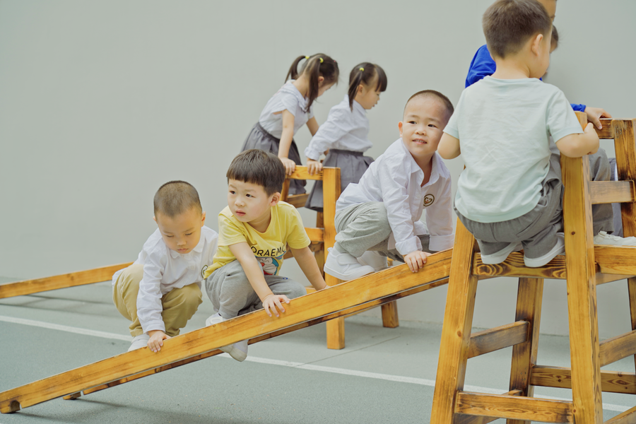 戶外游樂設備