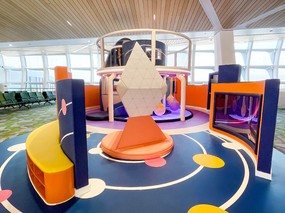 随时随地不忘游乐，开往快乐星球的航班准备起飞，深圳机场卫星厅儿童乐园的设计