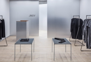 自然简洁的服装店 JNBY 立陶宛店 | ŠA Atelier