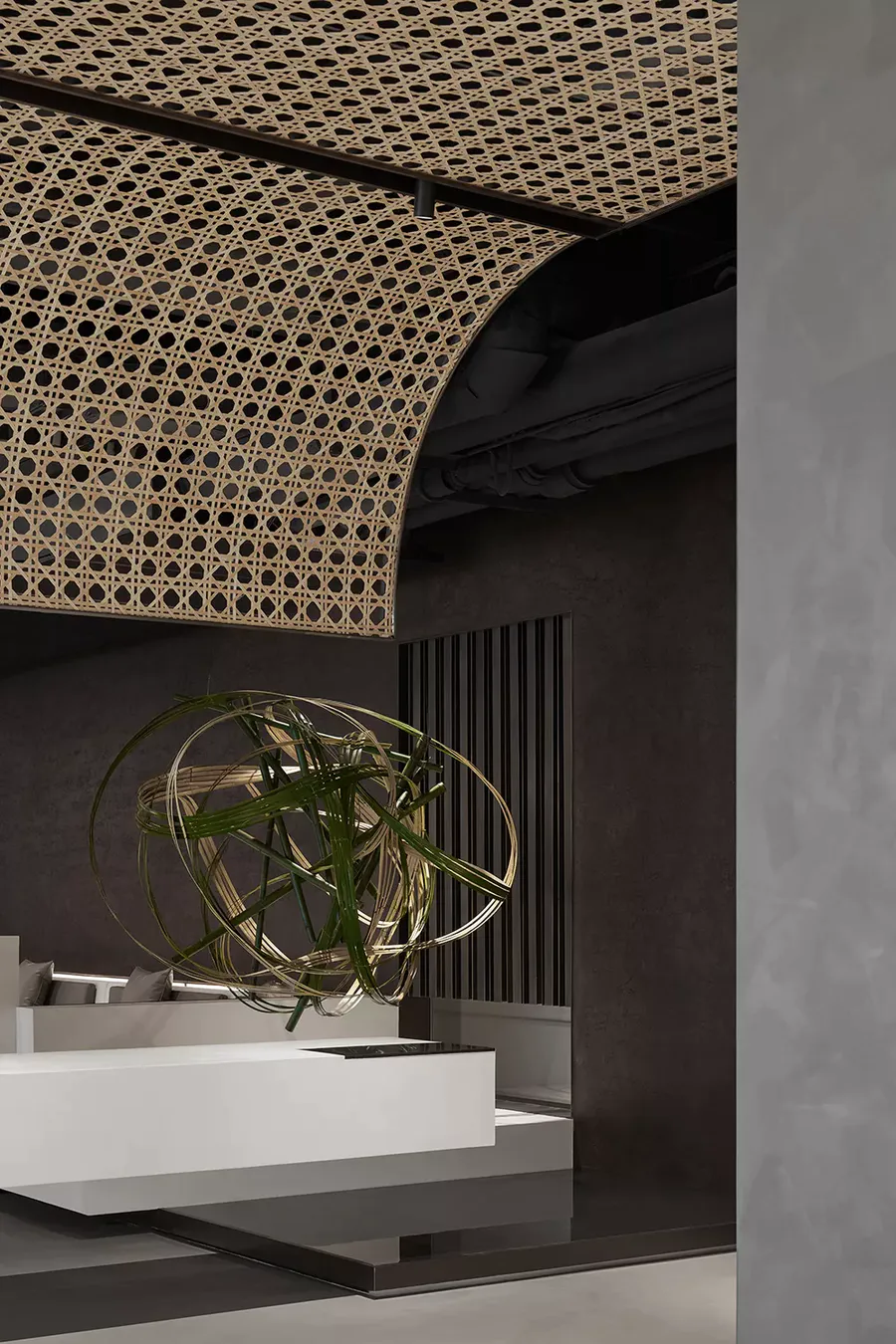 上海岳蒙设计丨坦然自若，艺美平衡 —— 涂料展厅设计