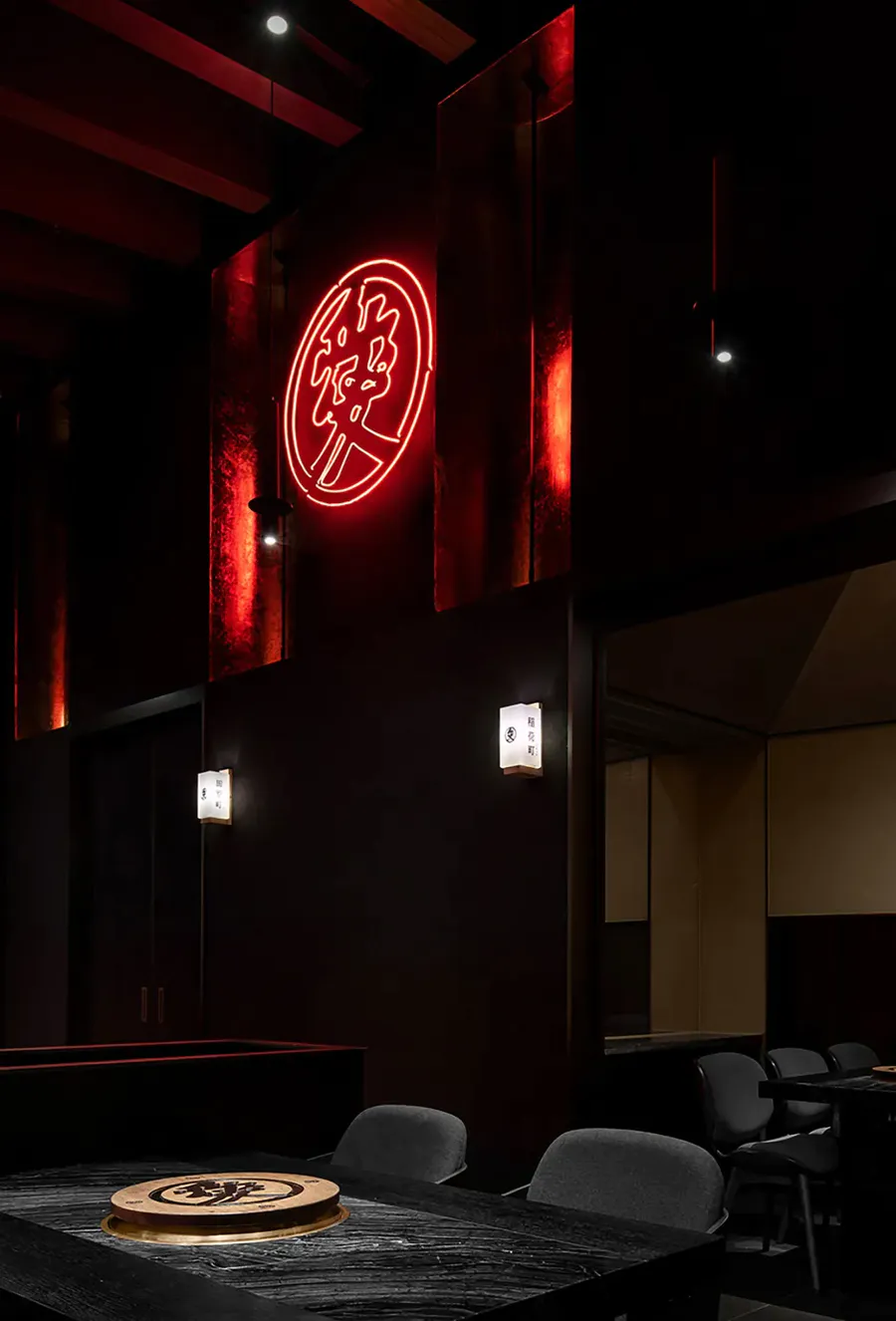 埂上設計 | 昆山愛燒肉居酒屋：一間賦有儀式感的“黑金餐廳”